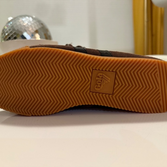 Gola men’s Harrier suede dark brown, gum, brown shoe laces. - Picture 4 of 5